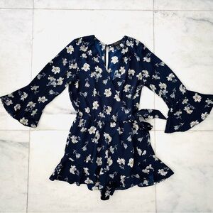 Womens Romper Blue Floral Bell Sleeve V Neck Size M Forever 21 Boho Festival